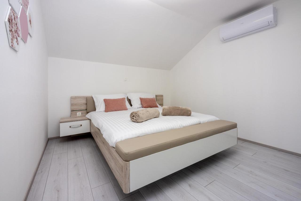 Villa Antani With Heated Pool, Sauna & Jacuzzi 크리크베니카 외부 사진
