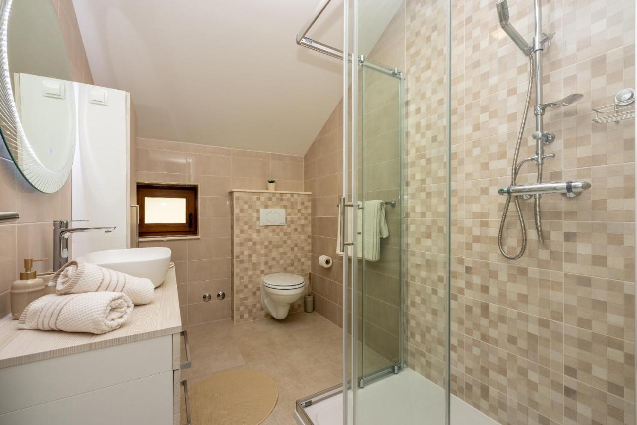 Villa Antani With Heated Pool, Sauna & Jacuzzi 크리크베니카 외부 사진