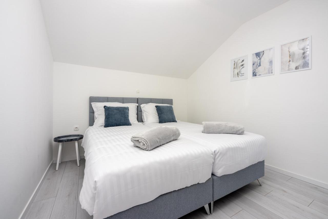 Villa Antani With Heated Pool, Sauna & Jacuzzi 크리크베니카 외부 사진