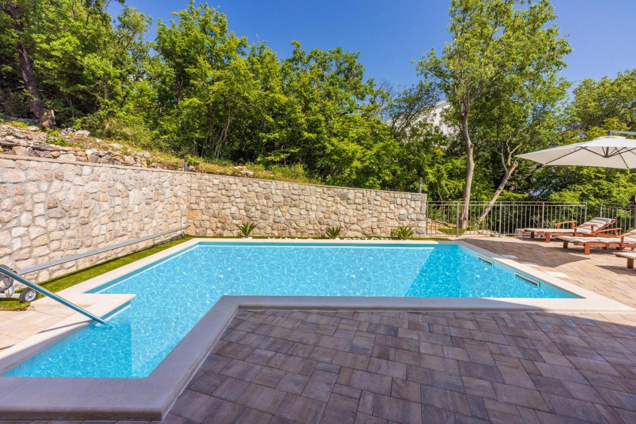 Villa Antani With Heated Pool, Sauna & Jacuzzi 크리크베니카 외부 사진