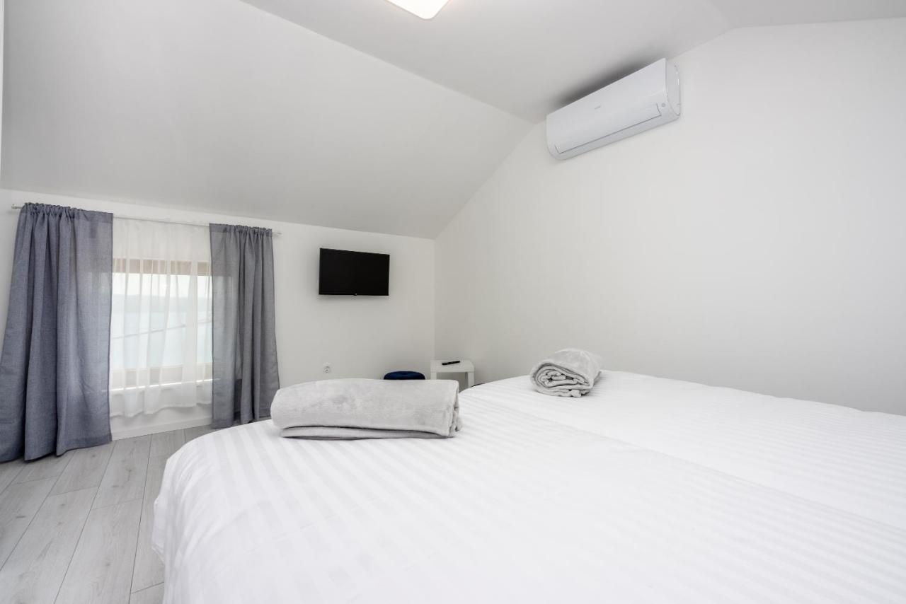 Villa Antani With Heated Pool, Sauna & Jacuzzi 크리크베니카 외부 사진