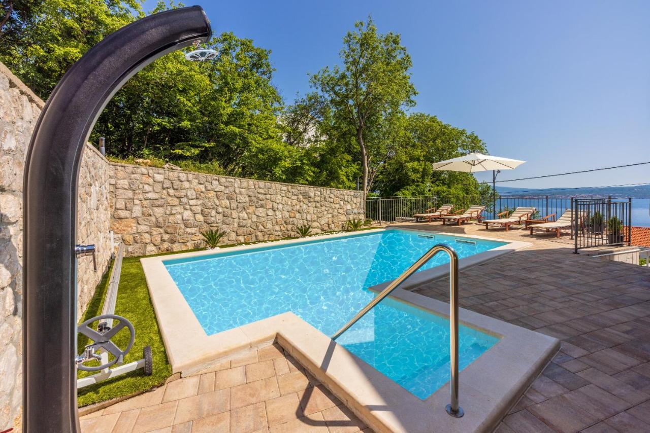 Villa Antani With Heated Pool, Sauna & Jacuzzi 크리크베니카 외부 사진